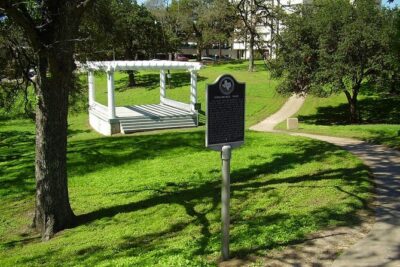 An Exciting Scavenger Hunt: Austin Capitol Sights & Downtown Gems - Starting at 1100 Congress Ave: what the route feels like