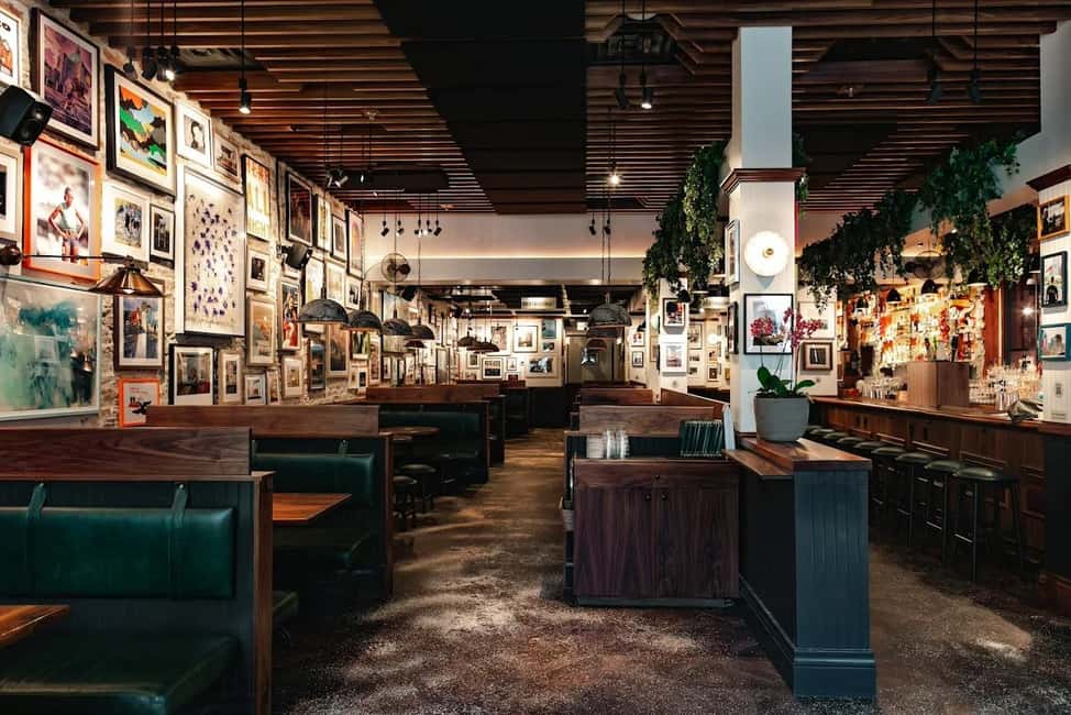 Austin: Best Bars and Bats 3-Hour Guided Tour - Congress Avenue to 4th Street: walking where the city tells its story