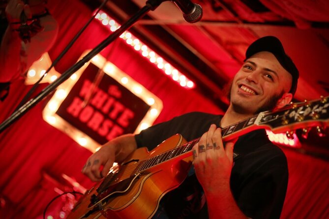 Austin Live Music Crawl - The guide’s job: more than pointing, it’s connecting the dots