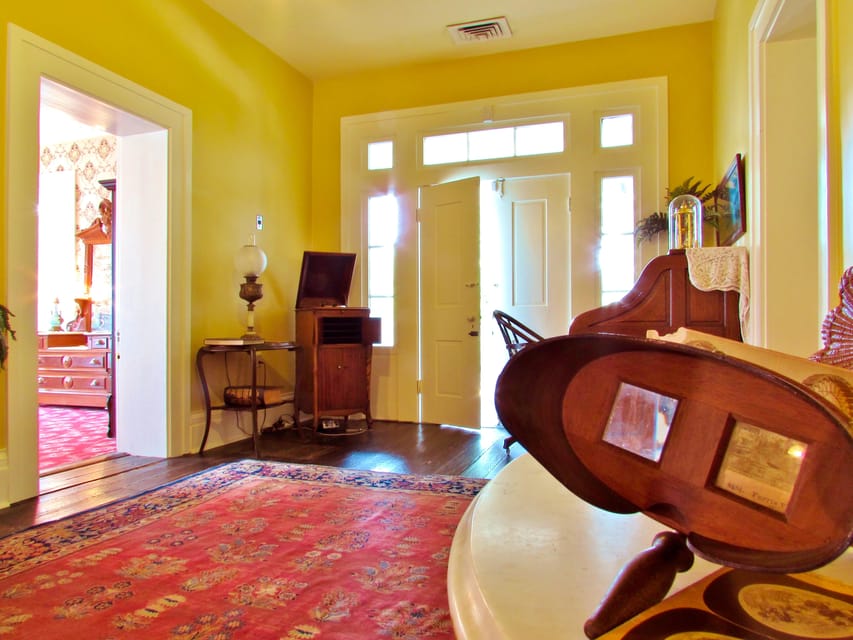 Austin: Neill-Cochran House Museum - Getting around inside: stairs, wheelchairs, and how to request help