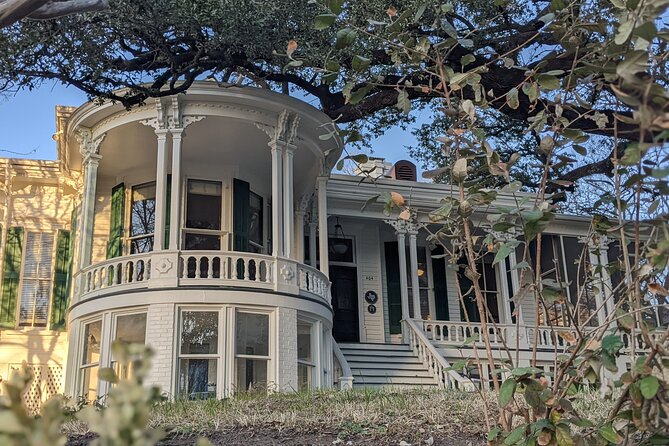 Downtown Austin Historical Architecture Walk - Austin’s historic core, styled by time