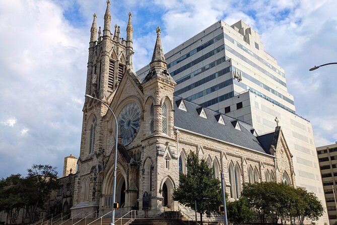 Downtown Austin Historical Architecture Walk - Court House and civic monuments: fast context on Art Deco