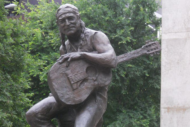 Downtown Austin Scavenger Hunt Adventure - The Texas State Capitol: where your clues begin