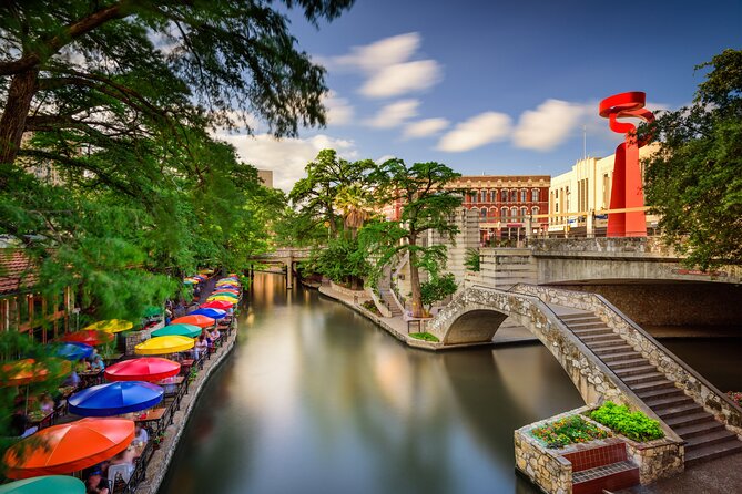 San Antonio Driving Tour From Austin with Boat Cruise & The Alamo - Buc-ee’s and the no-mealtime schedule: how to plan for hunger